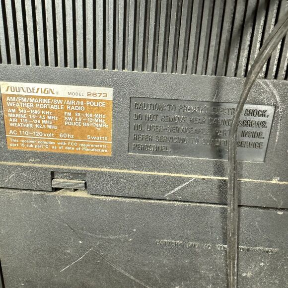 Vintage Soundesign 7 Band Model 2673 Portable Radio Not Fully Tested - HLBN - Picture 2 of 3